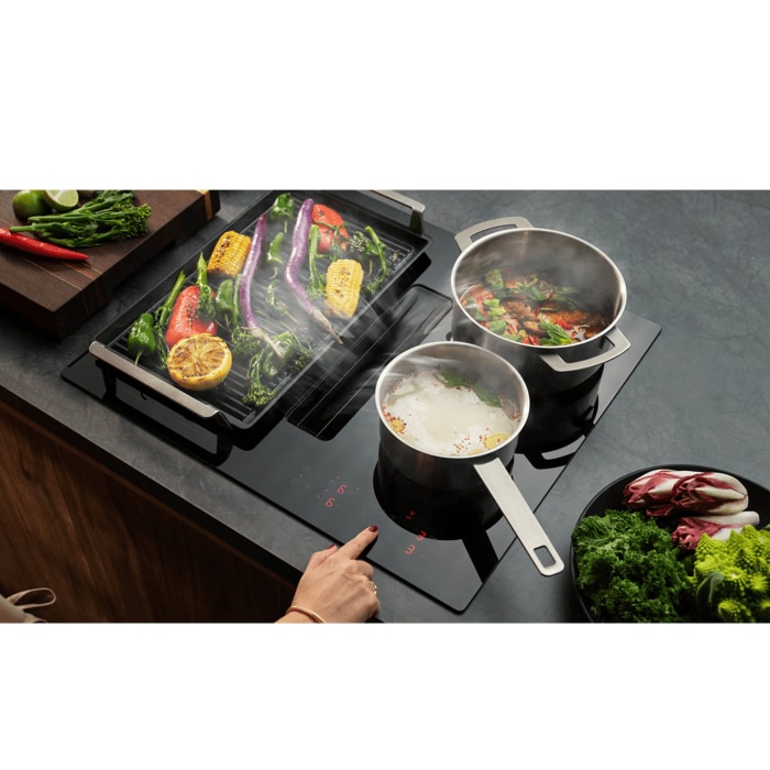 Enjoy a larger cooking area with the Bridge Function.