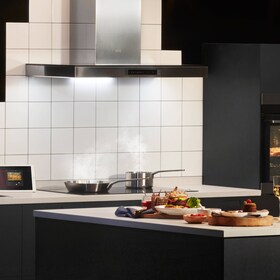 O hotă AEG într-o bucătărie stilată 