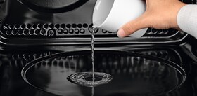 Turnarea apei într-un cuptor cu abur multifuncțional PlusSteam