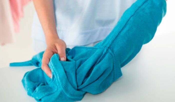 articol de imbracaminte albastru