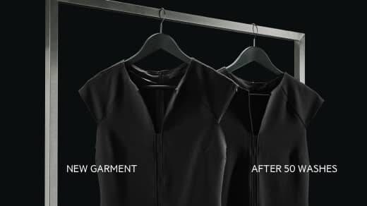 rochie neagra pe umeras